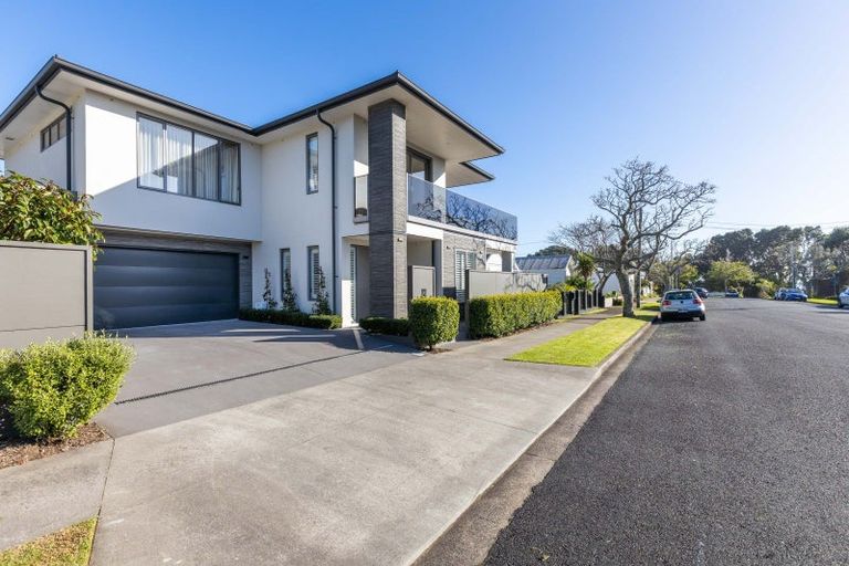 Photo of property in 12 Autere Street, Strandon, New Plymouth, 4312