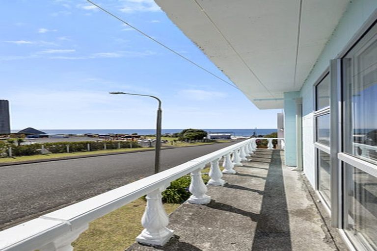 Photo of property in 27a Port View Crescent, Moturoa, New Plymouth, 4310