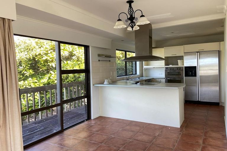 Photo of property in 2/43 Eastcliffe Road, Castor Bay, Auckland, 0620