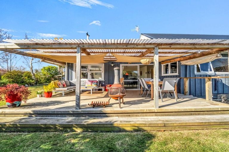 Photo of property in 37 Kawaha Point Road, Fairy Springs, Rotorua, 3015