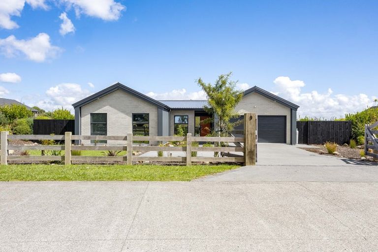 Photo of property in 9 Johnson Place, Stillwater, Silverdale, 0993