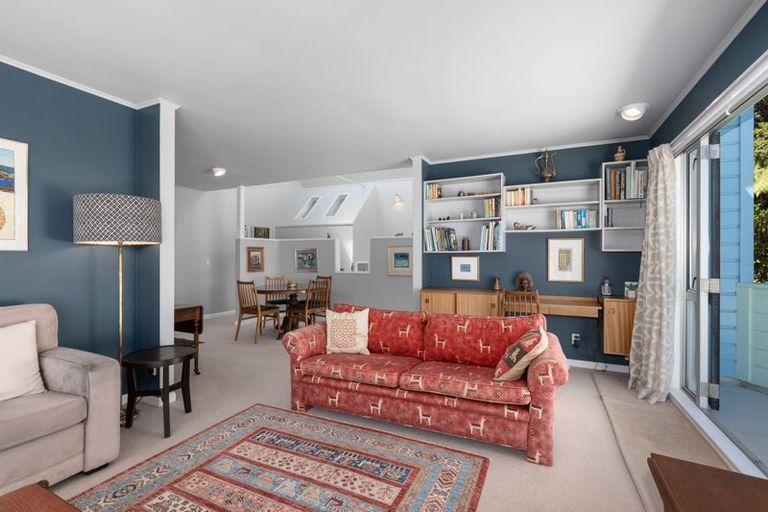 Photo of property in 15 Kaitawa Road, York Bay, Lower Hutt, 5013