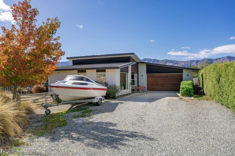 Photo of property in 12 Paradise Place, Lake Hawea, Wanaka, 9382