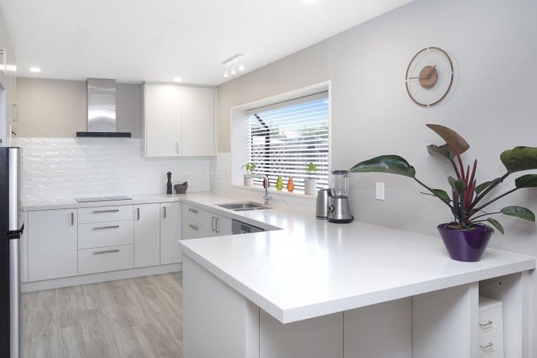 Photo of property in 271 Queenspark Drive, Parklands, Christchurch, 8083