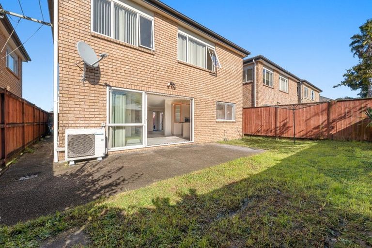 Photo of property in 42 Lilybank Crescent, East Tamaki, Auckland, 2013