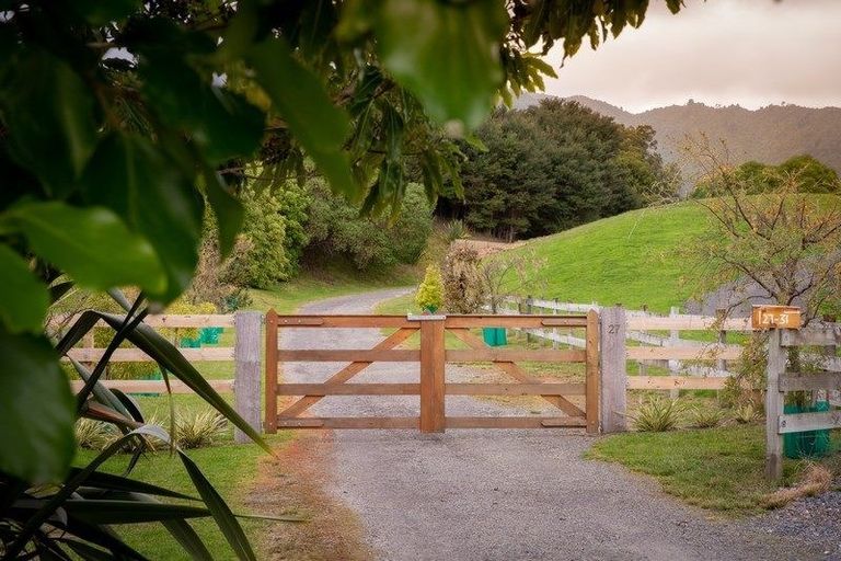 Photo of property in 27 Jacks Bush Road, Waikanae, 5391