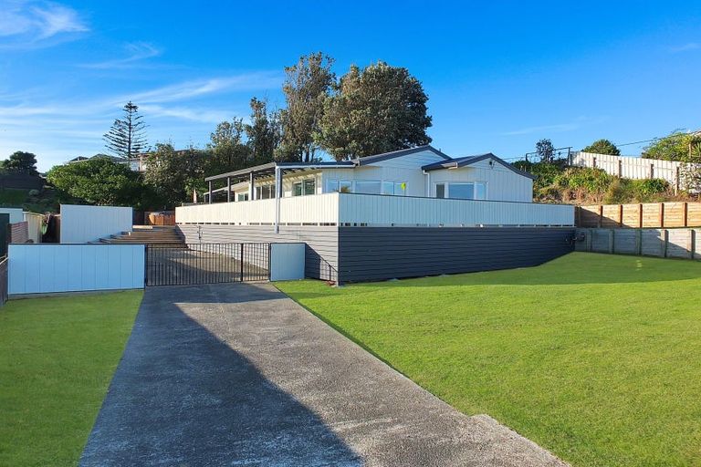 Photo of property in 53 Pratt Avenue, Foxton Beach, Foxton, 4815