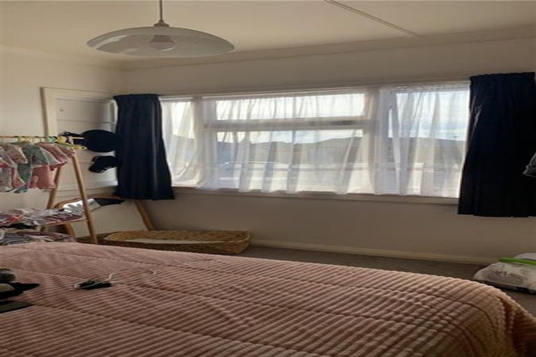 Photo of property in 6 Maratahu Street, Westown, New Plymouth, 4310