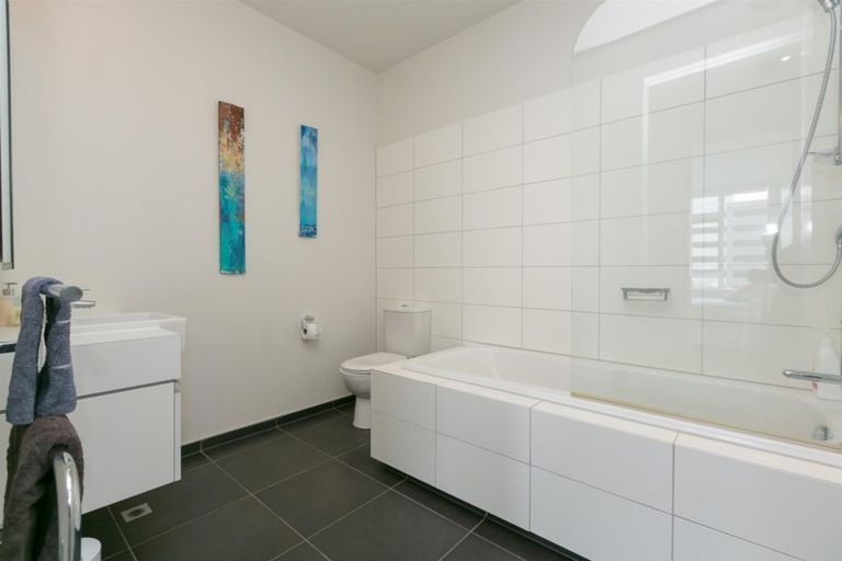 Photo of property in 22 Liardet Apartments, 302/22 Liardet Street, New Plymouth, 4310