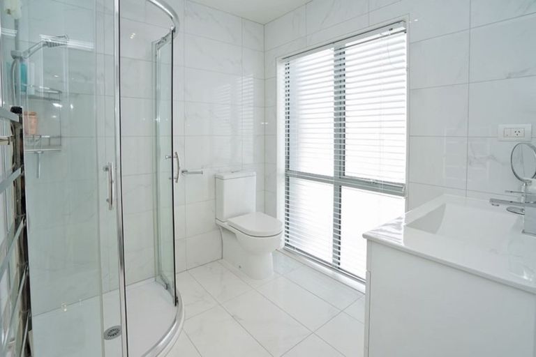 Photo of property in 2/13 Crosher Place, Silverdale, Hamilton, 3216