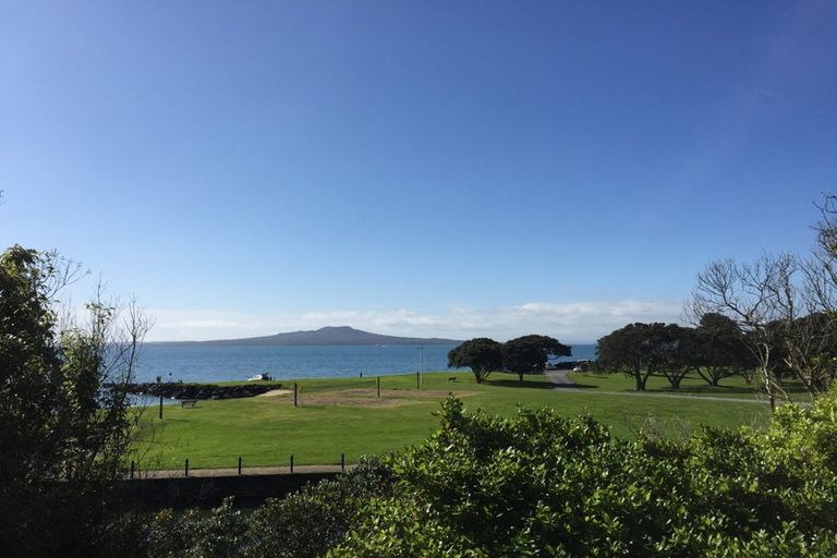 Photo of property in 2/27 Commodore Parry Road, Castor Bay, Auckland, 0620