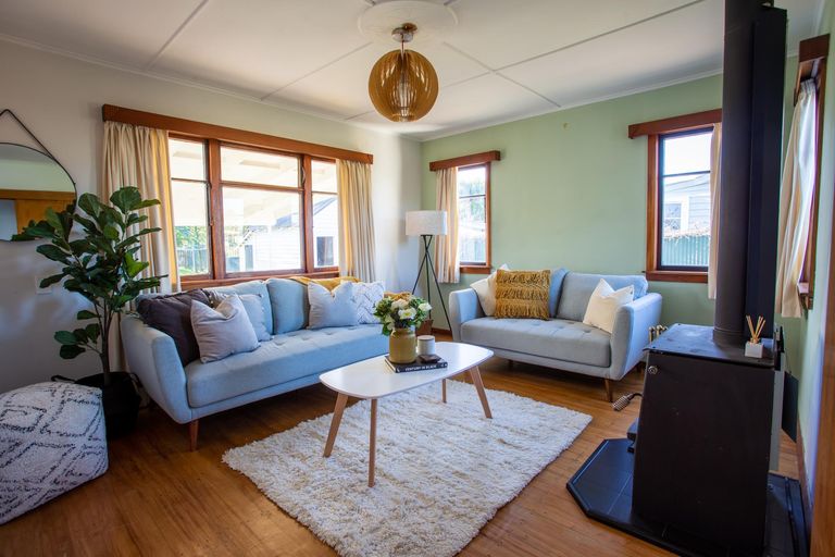 Photo of property in 12 Wyndham Street, Carterton, 5713