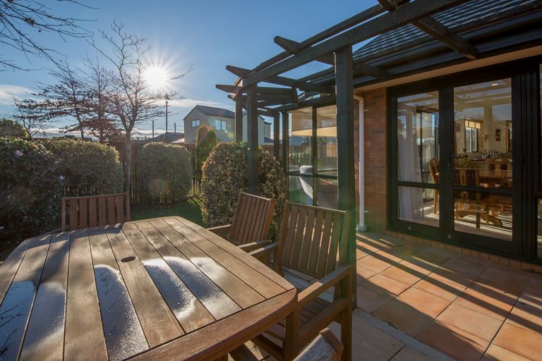 Photo of property in 4 Chesterfield Mews, Russley, Christchurch, 8042