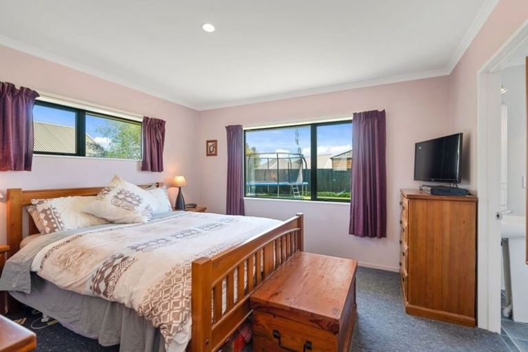 Photo of property in 6 Greenmeadow Gardens, Belfast, Christchurch, 8051