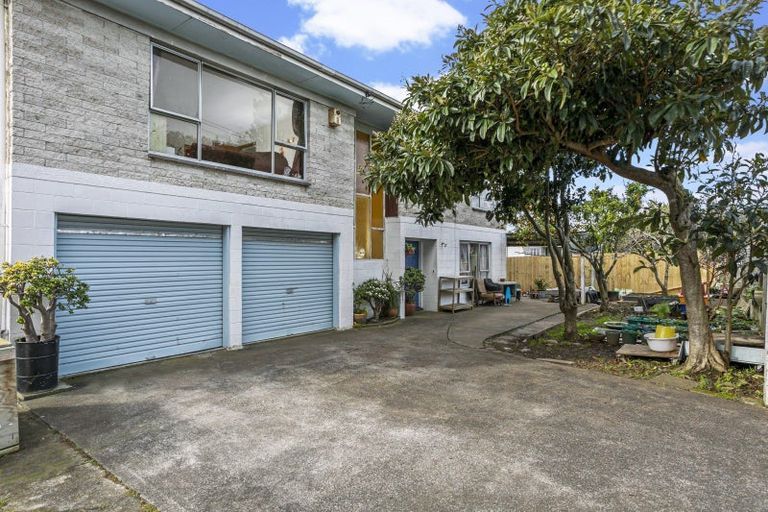 Photo of property in 1/2 Roslyn Road, Mount Wellington, Auckland, 1060