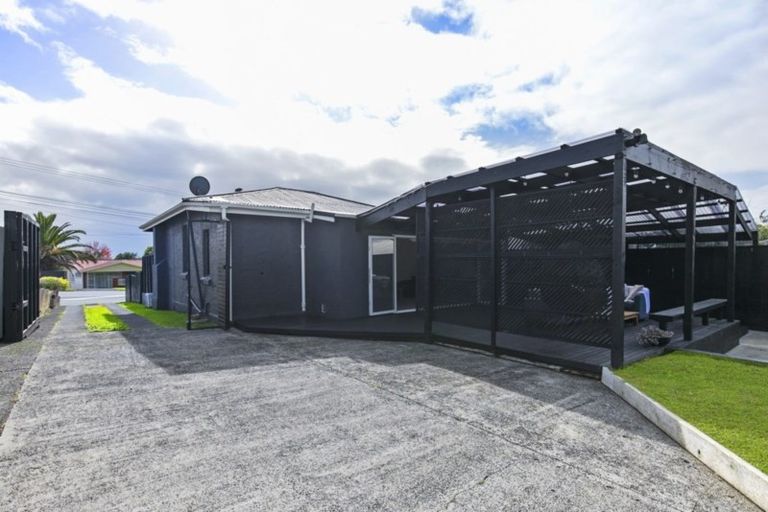 Photo of property in 142 Titirangi Road, New Lynn, Auckland, 0600
