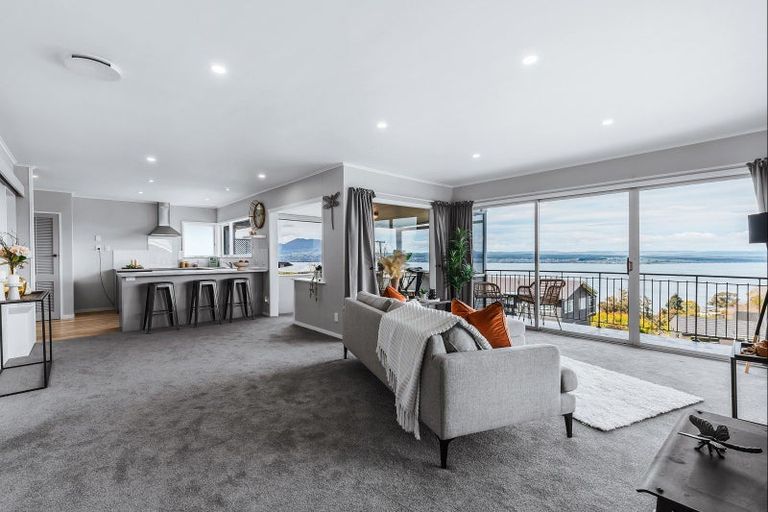 Photo of property in 88 Wakeman Road, Acacia Bay, Taupo, 3330