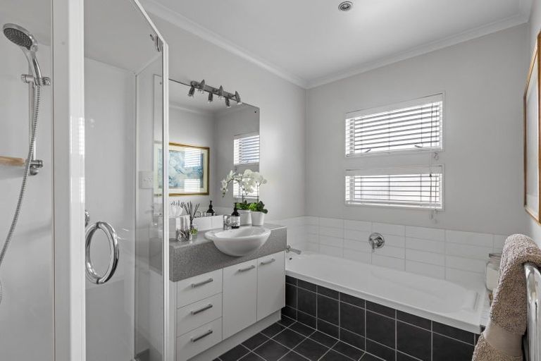 Photo of property in 60 Chesterfield Way, Orewa, 0931