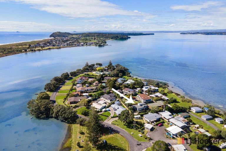 Photo of property in 35 Waione Avenue, Athenree, Waihi Beach, 3177