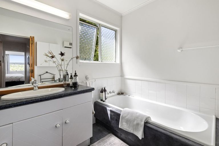 Photo of property in 36 Coroglen Avenue, Birkenhead, Auckland, 0626