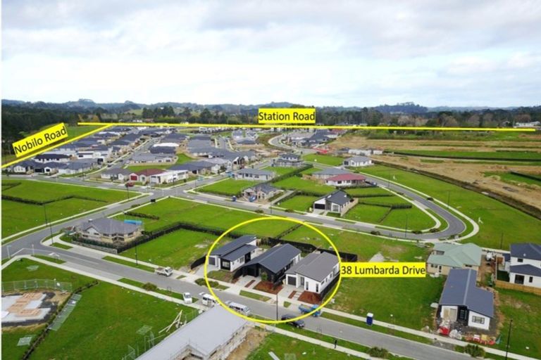 Photo of property in 38 Lumbarda Drive, Kumeu, 0810