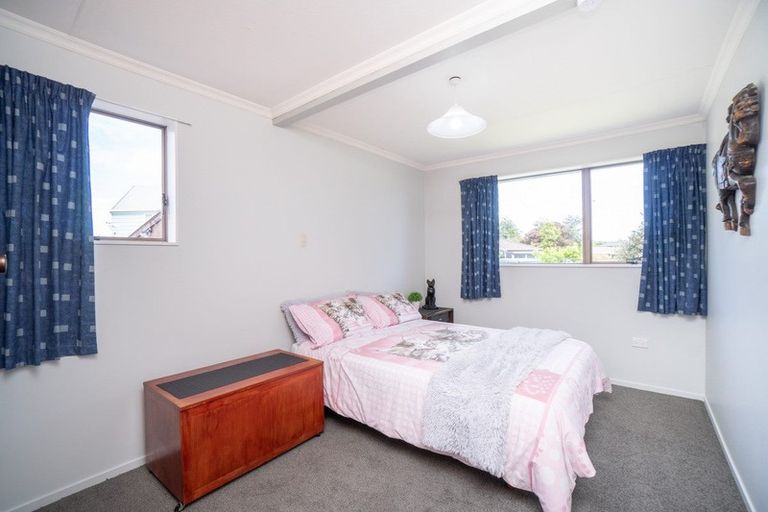 Photo of property in 15 Chelmarsh Place, Highbury, Palmerston North, 4412
