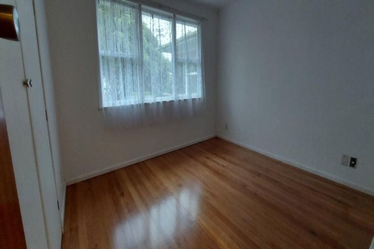 Photo of property in 15 Woodvale Road, Glen Eden, Auckland, 0602