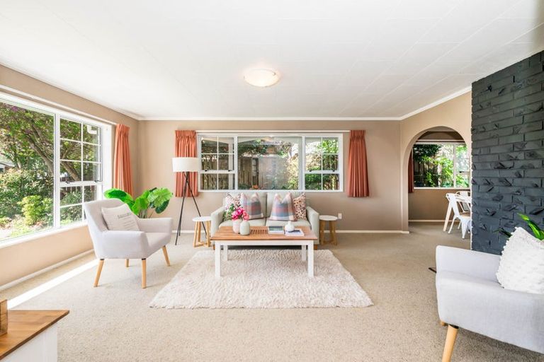 Photo of property in 33 Rewarewa Crescent, Waikanae, 5036