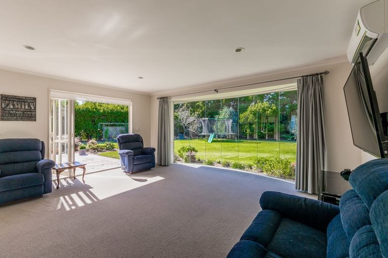 Photo of property in 6 Station Road, Huapai, Kumeu, 0810