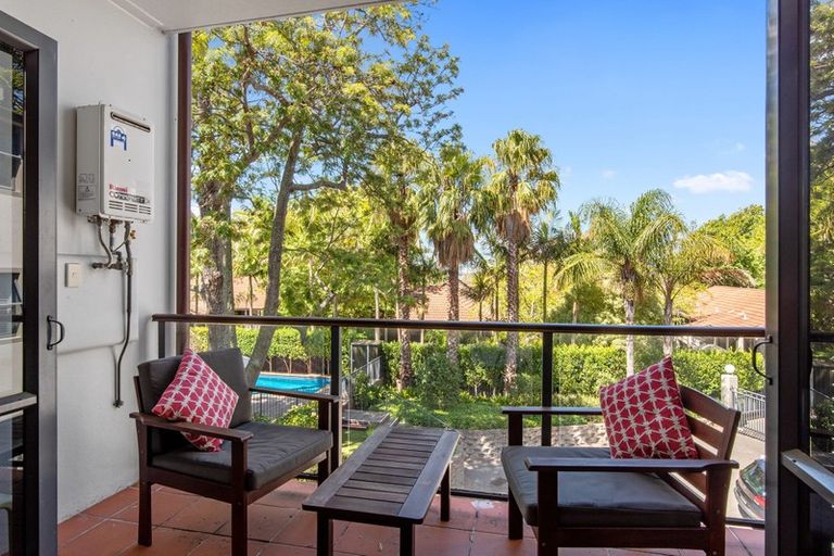 Photo of property in 4/177 Hurstmere Road, Takapuna, Auckland, 0622