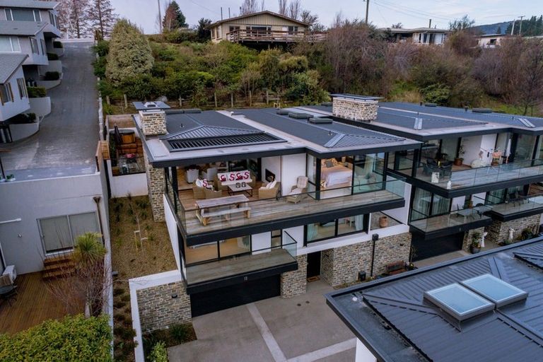 Photo of property in 12 Bay Rise, Wanaka, 9305