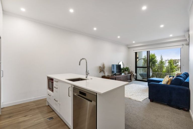 Photo of property in 2/3 Genevieve Lane, Hobsonville, Auckland, 0616