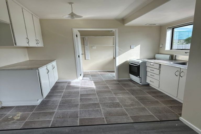 Photo of property in 1/2 Walter Strevens Drive, Conifer Grove, Takanini, 2112