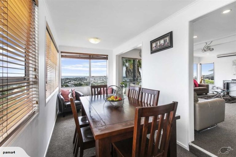 Photo of property in 3/1a Castor Bay Road, Castor Bay, Auckland, 0620