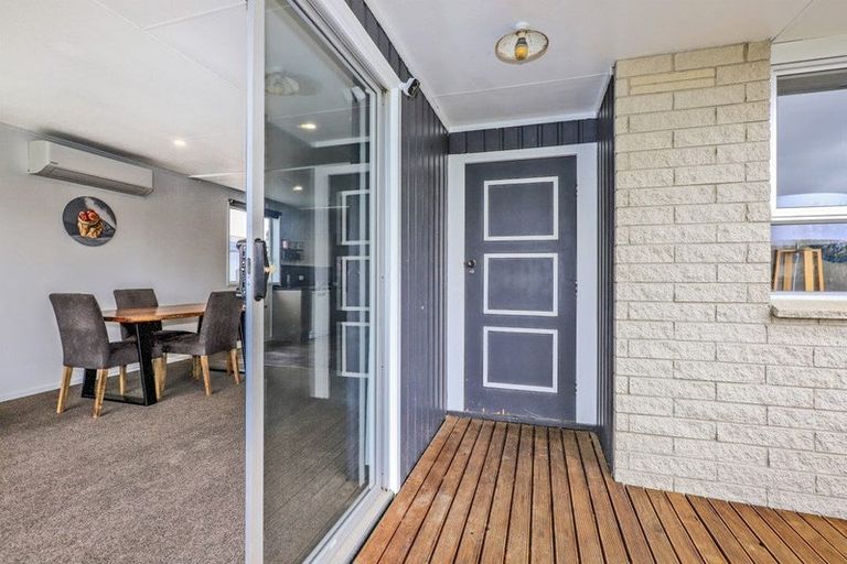 Photo of property in 2 Murdoch Place, Raureka, Hastings, 4120