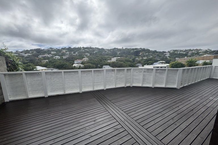 Photo of property in 22 Tiketike Way, Brooklyn, Wellington, 6021