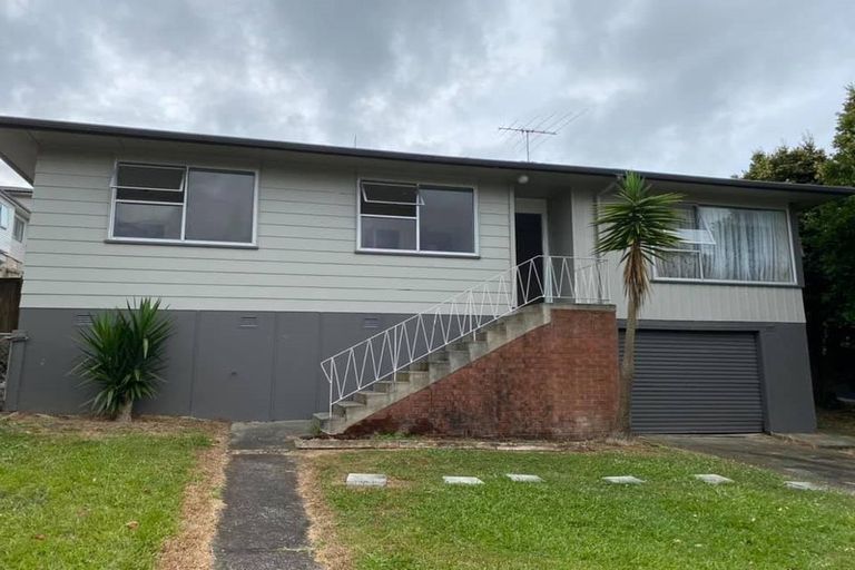 Photo of property in 25 Temuri Place, Glendene, Auckland, 0602