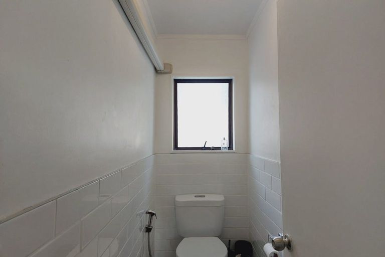 Photo of property in 2/28 Royal Road, Massey, Auckland, 0614