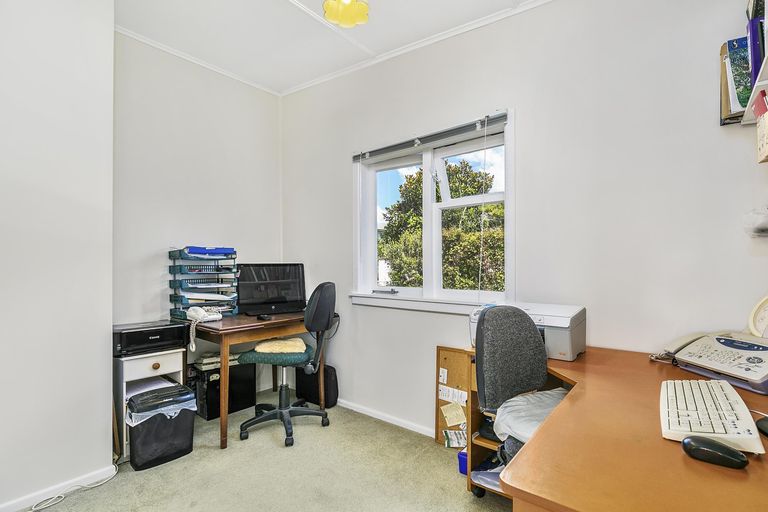 Photo of property in 193 Te Atatu Road, Te Atatu South, Auckland, 0610