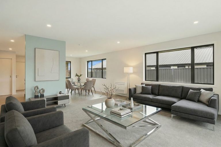 Photo of property in 16 Caroline Way, Abbotsford, 9018