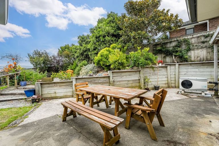 Photo of property in 121 Te Puia Drive, Aotea, Porirua, 5024