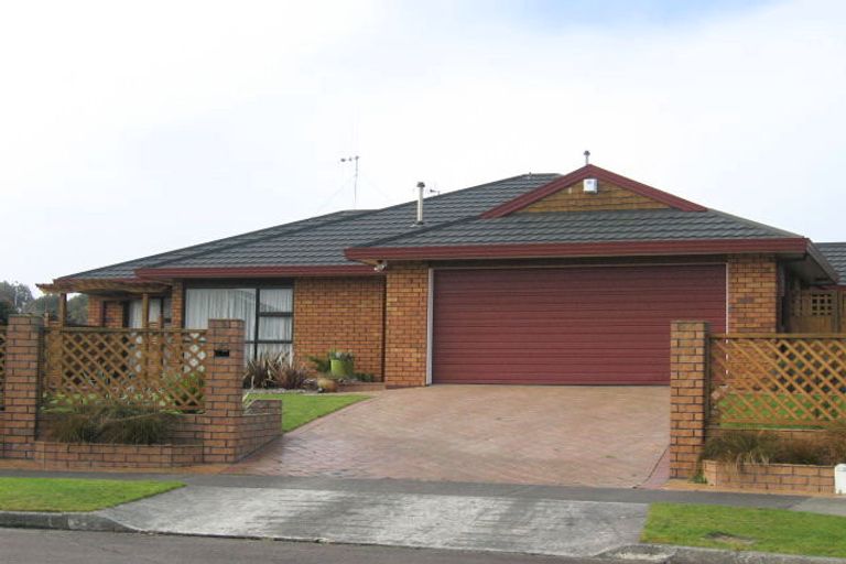 Photo of property in 23 Greenwood Place, Fitzherbert, Palmerston North, 4410