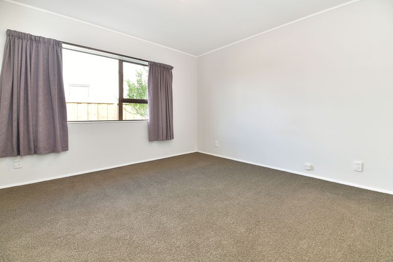 Photo of property in 1b Milton Road, Orewa, 0931