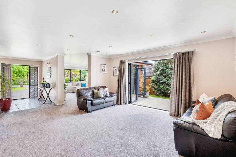 Photo of property in 51 Sapperton Drive, Henderson, Auckland, 0612