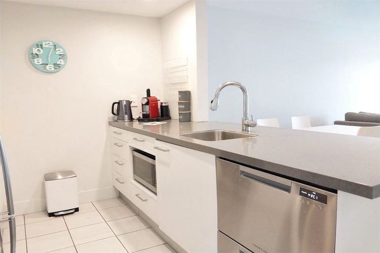 Photo of property in The Capital, 20/370 Oriental Parade, Oriental Bay, Wellington, 6011