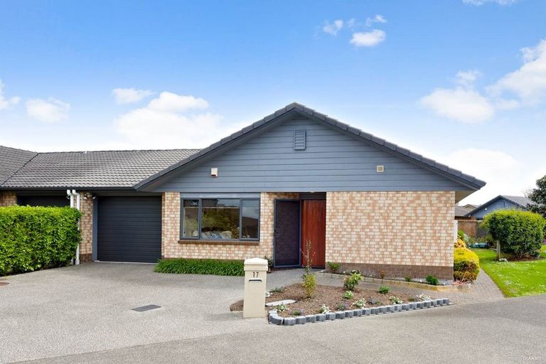 Photo of property in Waimanu Bay Village, 17/1 Piriti Drive, Te Atatu Peninsula, Auckland, 0610