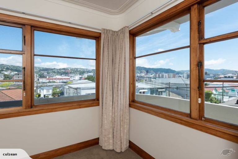 Photo of property in Ionian Flats, 123-125 Brougham Street, Mount Victoria, Wellington, 6011