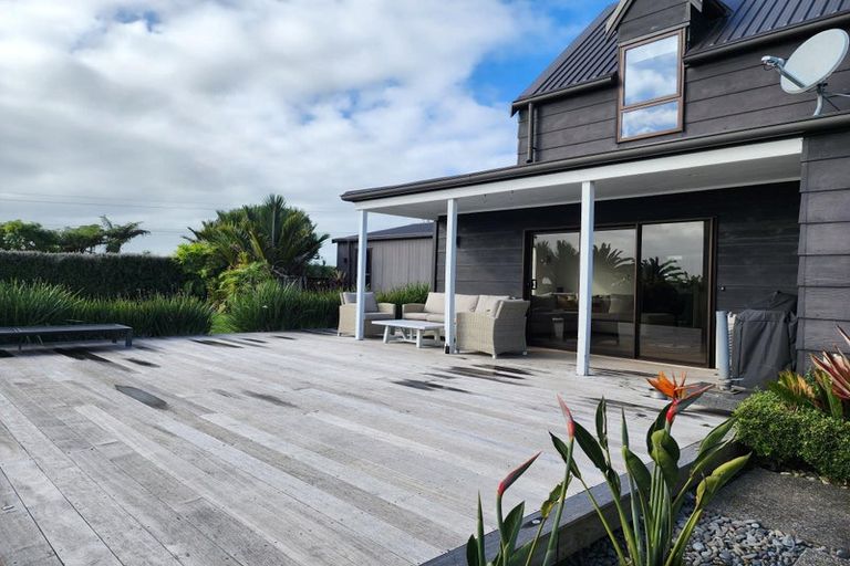 Photo of property in 136 Wairau Road, Oakura, New Plymouth, 4374