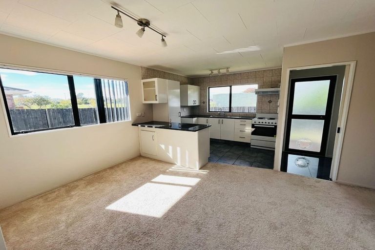 Photo of property in 1/8 Anglers Way, Wattle Downs, Auckland, 2102