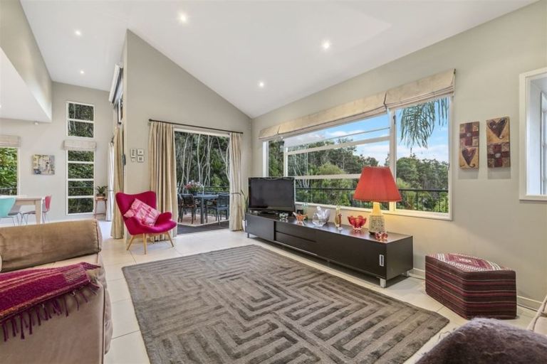 Photo of property in 56 Staincross Street, Green Bay, Auckland, 0604